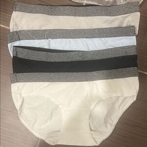 Hanes Women's Underwear - Black and White new no pacakgae